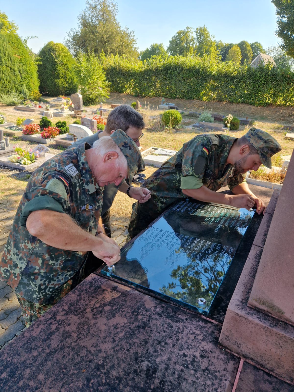 KG Reinigung Ostheim Sorgfltige Entf Namensplatte 1